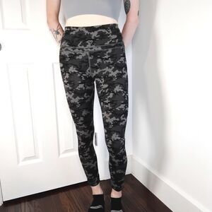 CRZ Yoga Women's Naked Feeling Leggings 25" Size Small Camo
